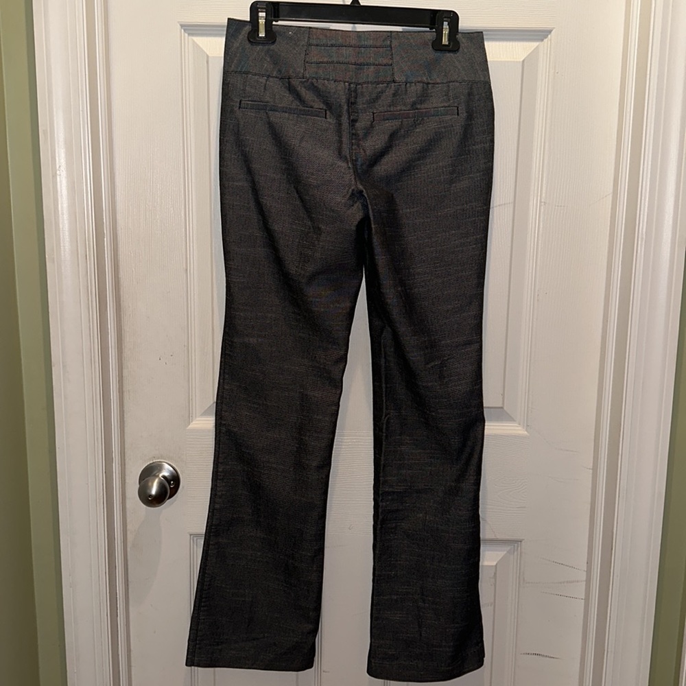 👙Maurices Women’s Low Waisted Gray Size 1/2 Dress Pants - Picture 3 of 4